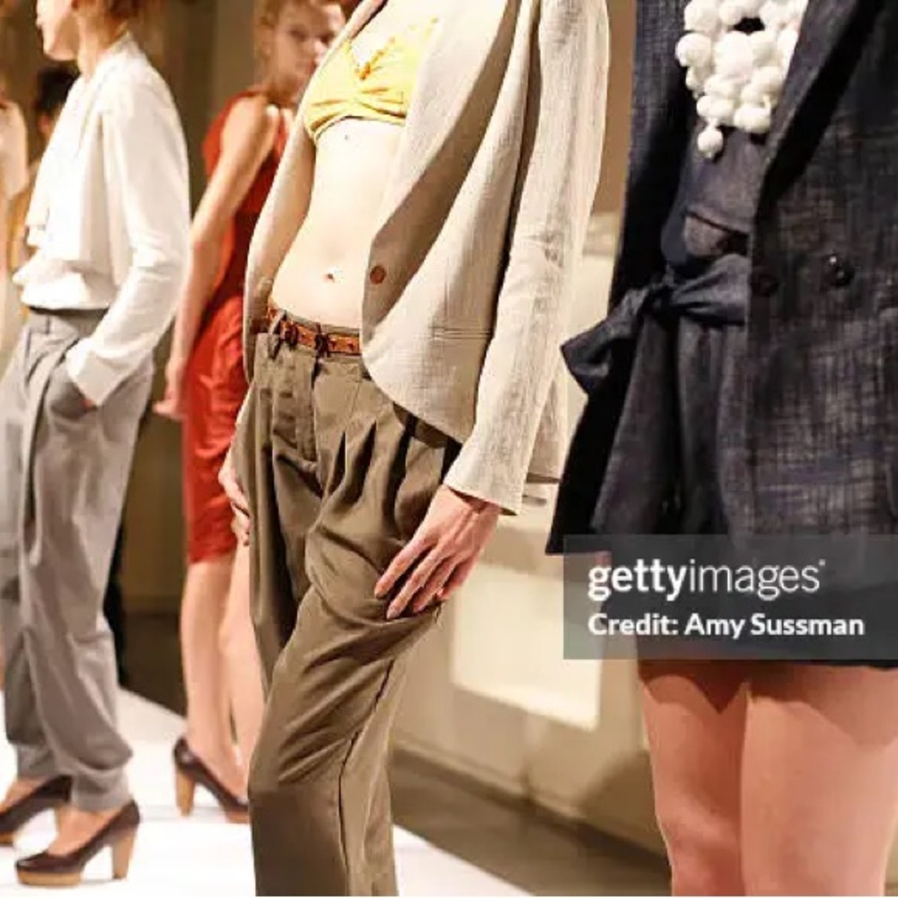 Poleci RUNWAY SAMPLES - Picture 1 of 8